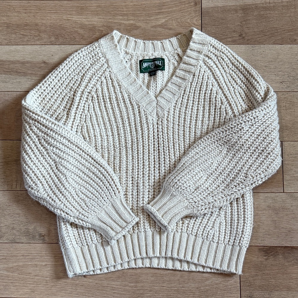 American Eagle Outfitters V-Neck Cream Sweater